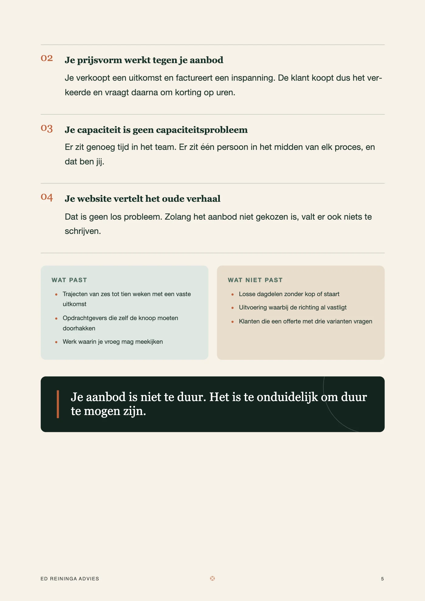 Rapportpagina met genummerde bevindingen, twee kolommen wat past en niet past, en een citaat.