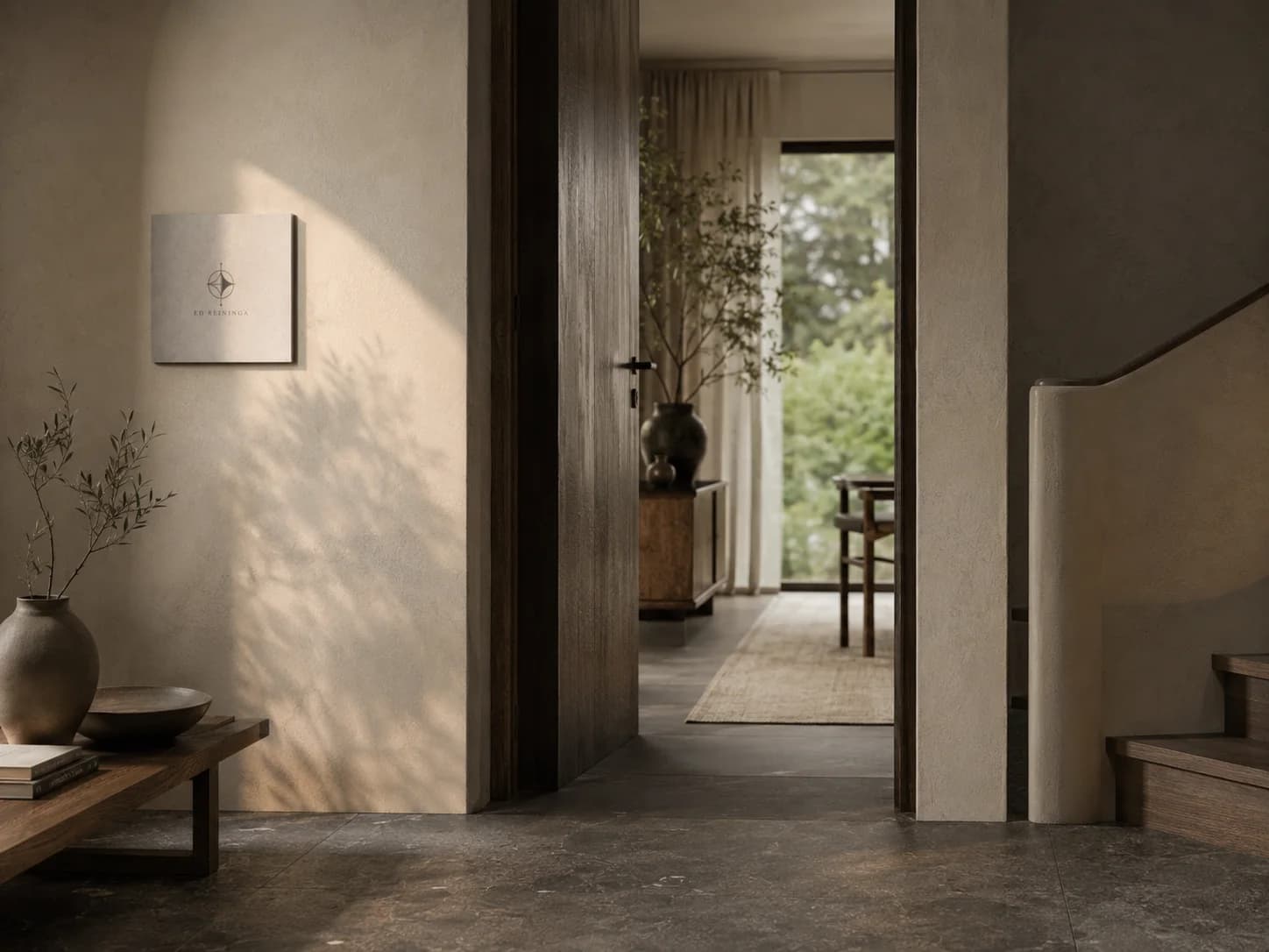 Rustige architectonische doorgang met zicht op een volgende ruimte